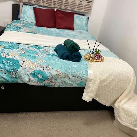 Princess 3 Bedroom House + Offstreet Parking +Wifi Leeds (West Yorkshire) Exterior photo