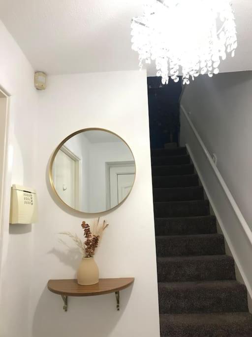 Princess 3 Bedroom House + Offstreet Parking +Wifi Leeds (West Yorkshire) Exterior photo