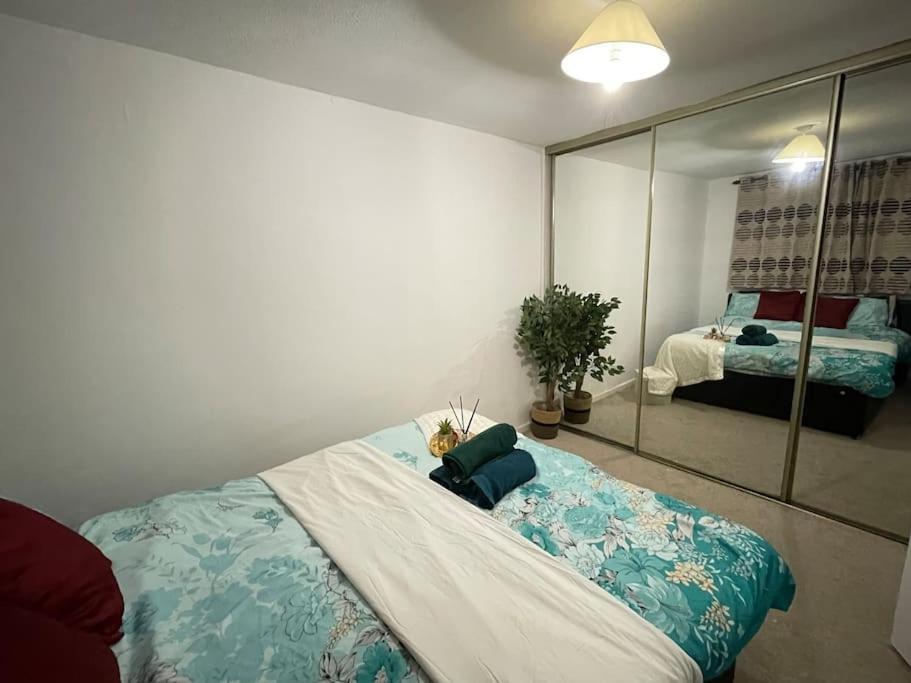 Princess 3 Bedroom House + Offstreet Parking +Wifi Leeds (West Yorkshire) Exterior photo