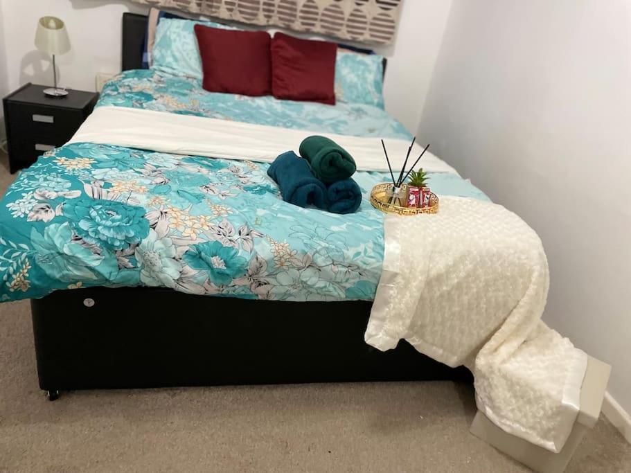 Princess 3 Bedroom House + Offstreet Parking +Wifi Leeds (West Yorkshire) Exterior photo