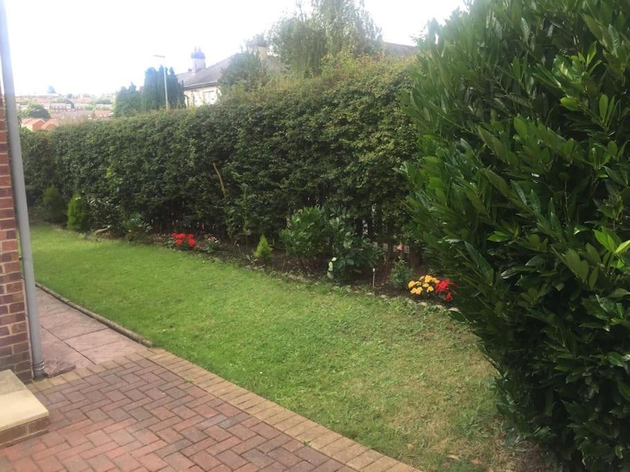 Princess 3 Bedroom House + Offstreet Parking +Wifi Leeds (West Yorkshire) Exterior photo
